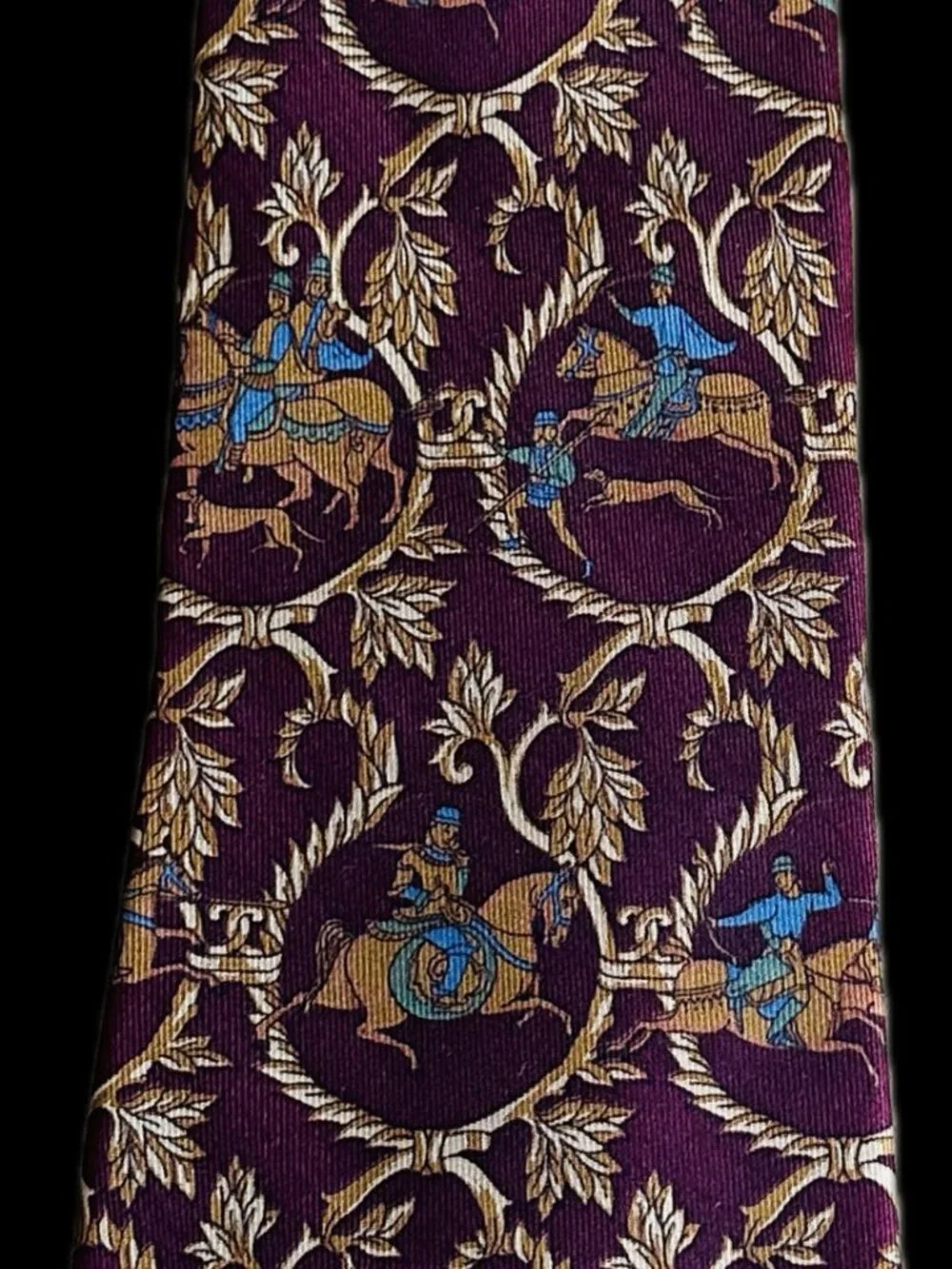 Salvatore Ferragamo Burgundy Medieval Equestrian Hunt Tie 100% Silk Italy 3.25